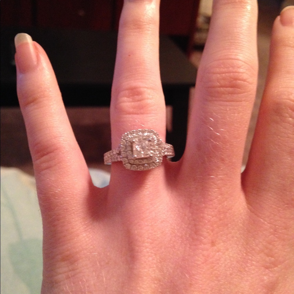 Vera wang size 5 engagement ring - Picture 3 of 7